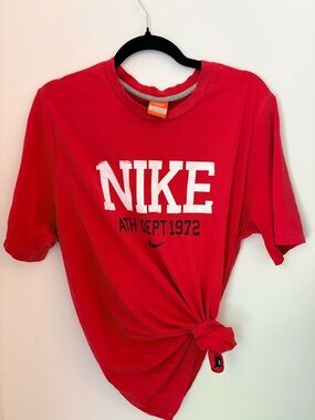Vintage Nike Red Graphic T-Shirt